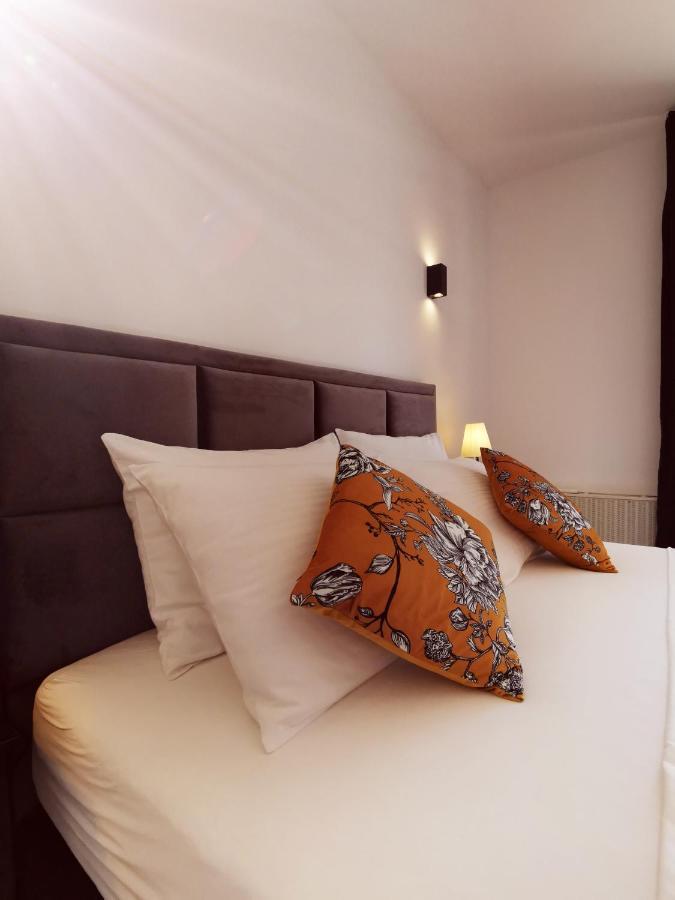 Luxury Zola *